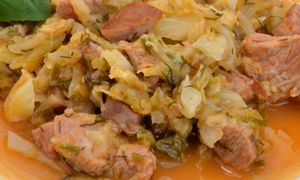 Na wiosnę ten bigos to klasyk w polskich domach. Zastąpi zupę i drugie danie