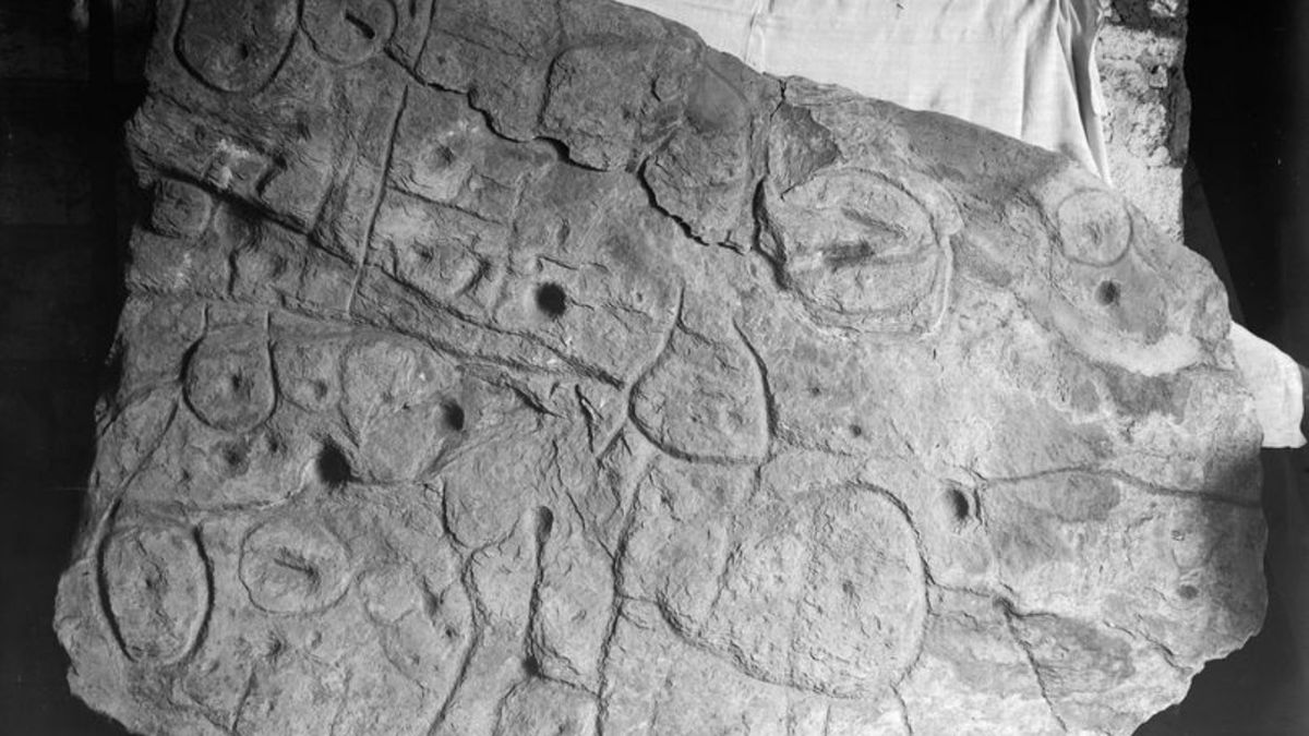 Płyta z epoki brązu z "mapą skarbów".