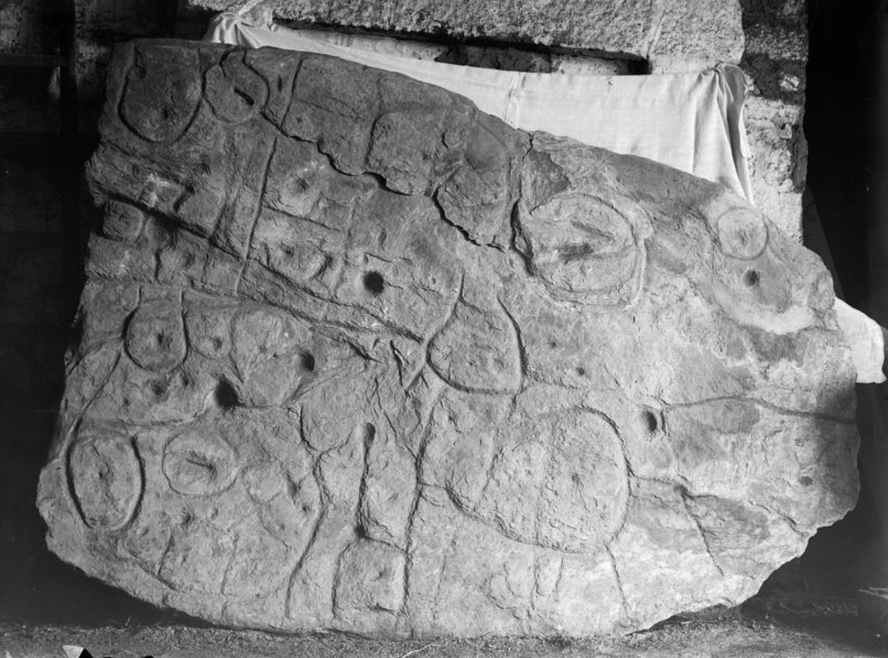 A bronze age plate with a "treasure map".