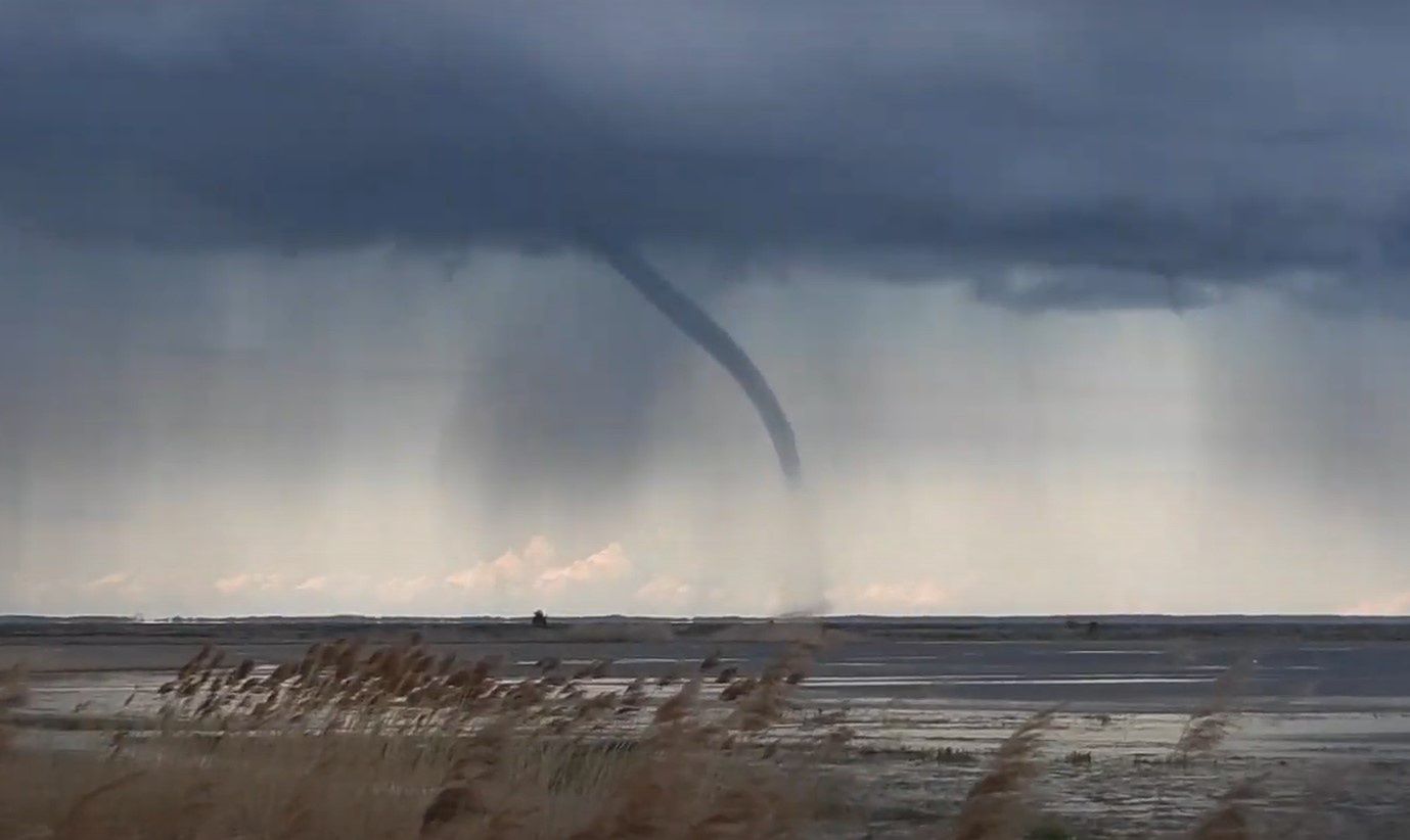 Tornado w Trójmieście? Niezwykły widok nad Zatoką Pucką