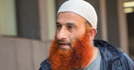 Był skazany za terroryzm. Obraża go znak z brodatym mężczyzną