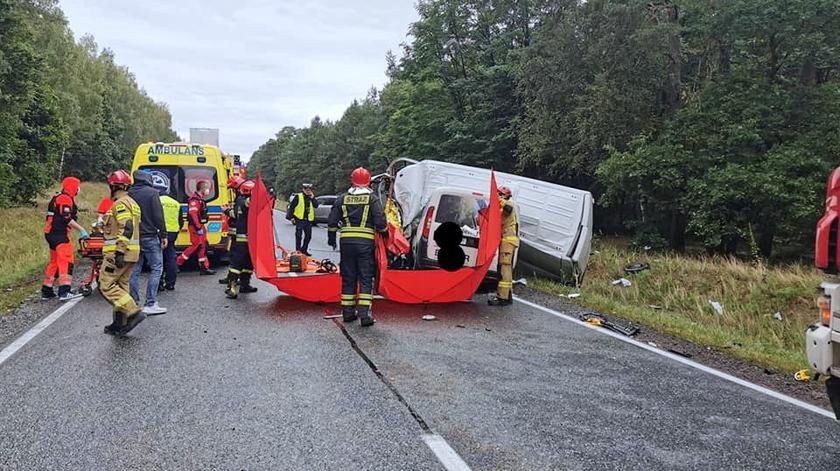 Wypadek w Cierpicach. Policjanci przeoczyli ciało. Ponieśli konsekwencje 