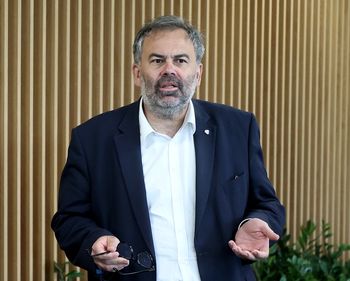 Ostrzega przed projektem Konfederacji. 90 proc. Polaków bez dopłaty do emerytury