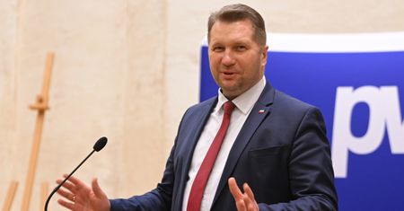 Koniec z edukacją zdalną. Czarnek: "Robimy to wbrew narzekaniom z opozycji"