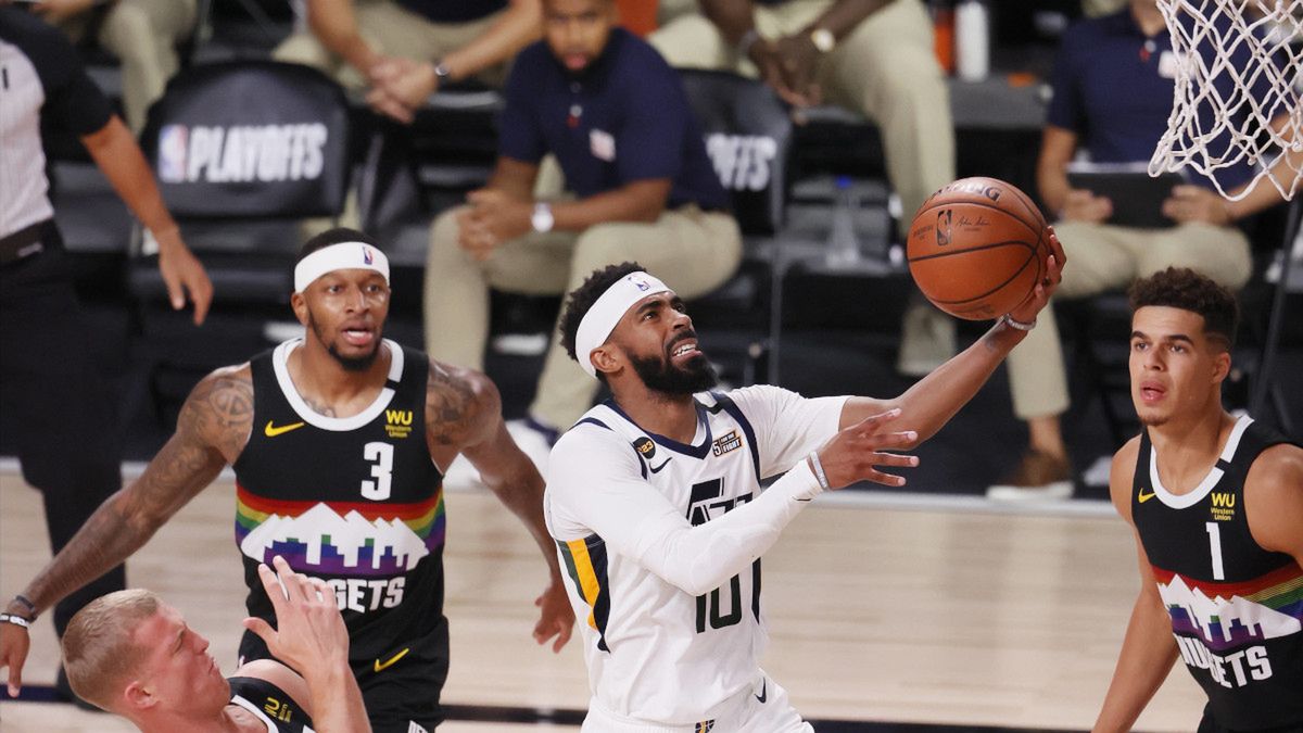 PAP/EPA / ERIK S. LESSER / Na zdjęciu: Mike Conley (w środku)