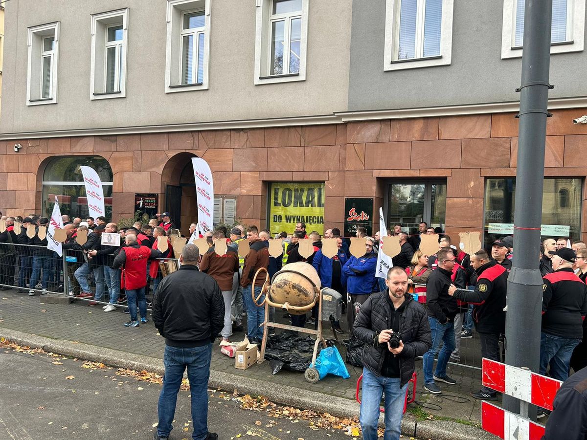 Demonstracja przed biurem Mateusza Morawieckiego