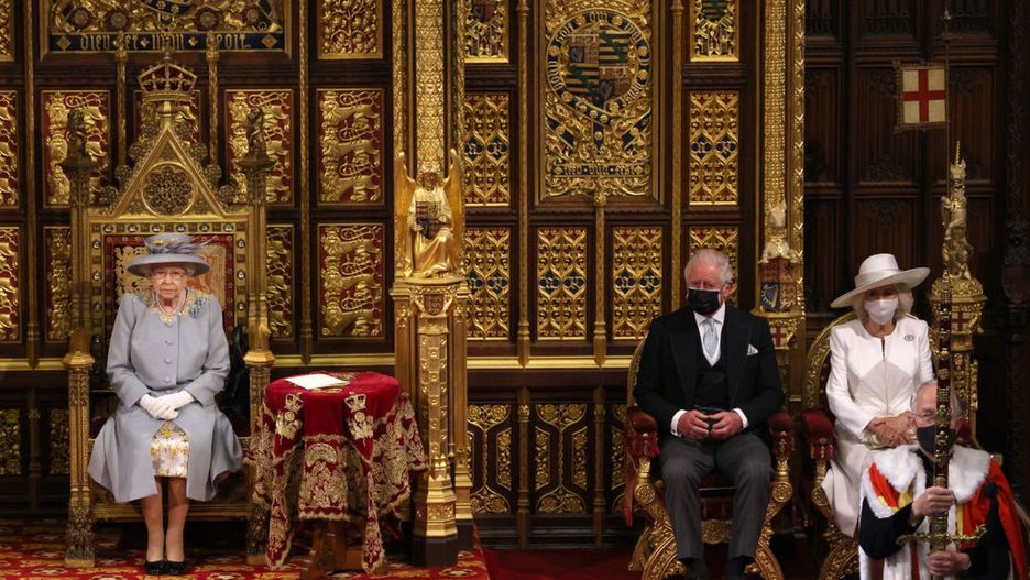 Królowej Elżbiecie towarzyszył syn Karol i jego żona Camilla