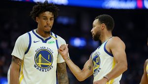 Przed nim debiut w NBA. Już teraz błyszczy u boku Curry'ego