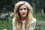 ''About Time'': Ellie Goulding śpiewa dla Domnhalla Gleesona i Rachel McAdams