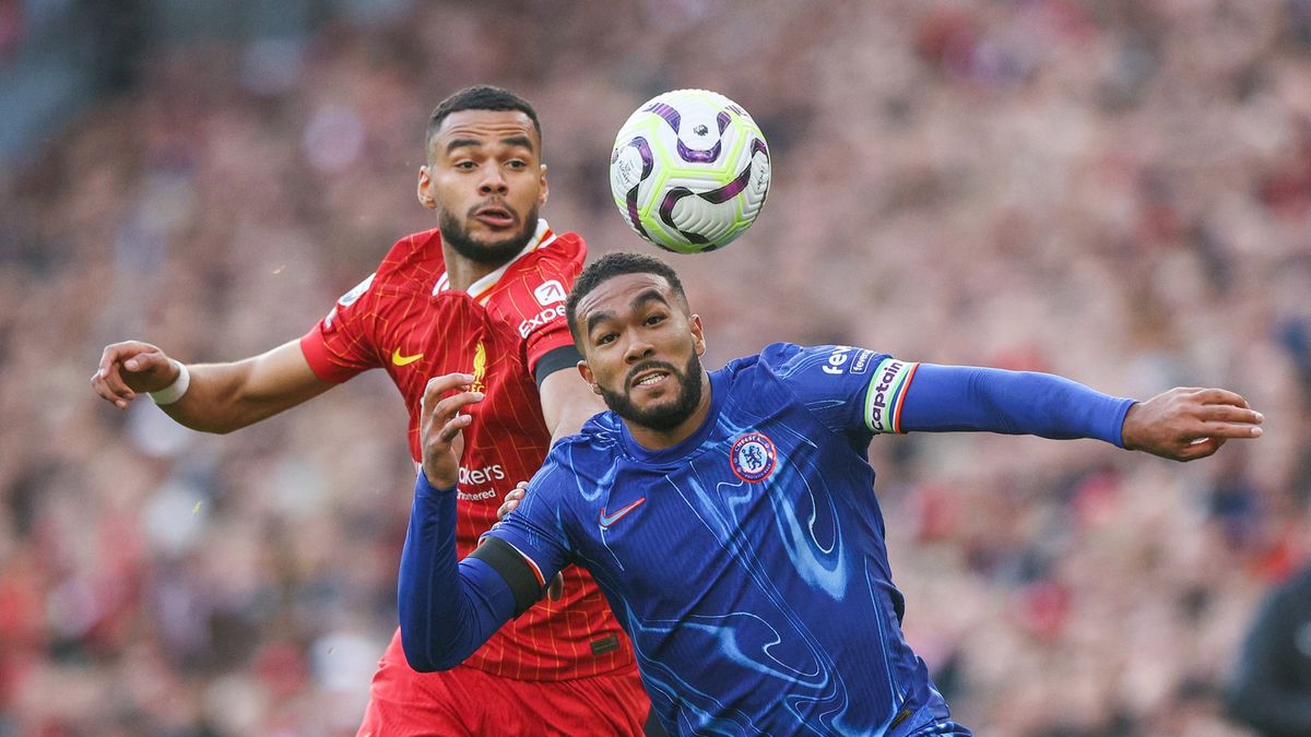 Getty Images / Alex Dodd - CameraSport / Na zdjęciu: piłkarze Liverpoolu i Chelsea