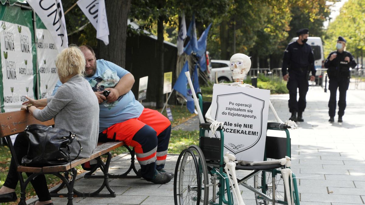 Bia?e Miasteczko 2.0 w Warszawie
Fot. Jakub Kaminski/East News, Warszawa, 13.09.2021. Biale Miasteczko 2.0, ktore powstalo po protescie pracownikow ochrony zdrowia.
Jakub Kaminski