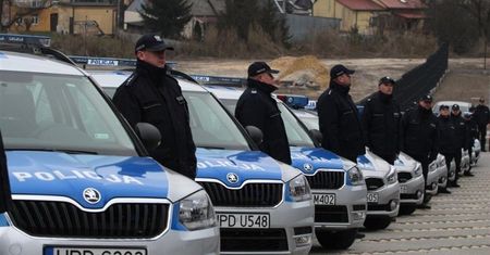 Lubelscy policjanci otrzymali 33 nowe radiowozy [ZDJĘCIA]