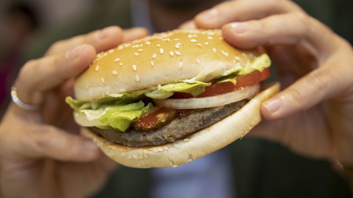 Seniorka rzuciła w pracownika restauracji swoim Whopperem. Była niezadowolona z grubości kanapki