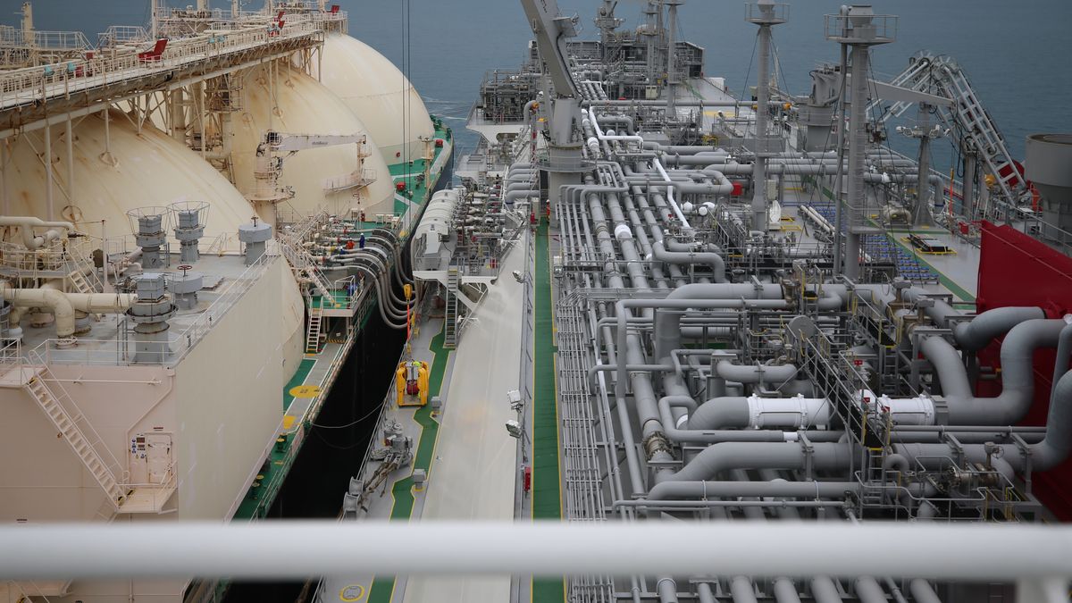 HATAY, TURKIYE - JANUARY 31:  LNG transfer of the ship from Algeria to Ertugrul Gazi,  Turkey's first floating LNG storage and gasification vessel (FSRU)  is being carried out at BOTAS Dortyol FSRU Terminal in Hatay, Turkiye on January 31, 2022. (Photo by Burak Milli/Anadolu Agency via Getty Images)