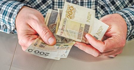 Ile trzeba zarabiać na 7 tys. zł emerytury? Oto szacunki dla 40-latków