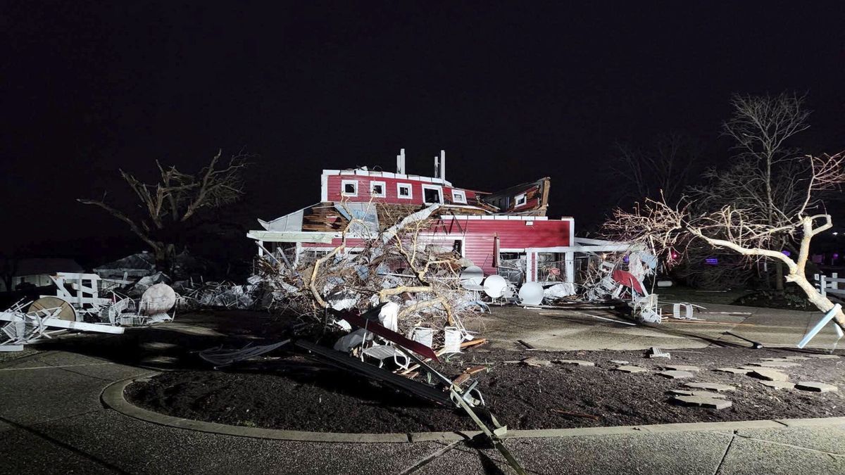 Zniszczenia po huraganach w  Missouri 