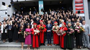 Kielce: Oto absolwenci Wydziału Nauk o Zdrowiu Collegium Medicum Uniwersytetu Jana Kochanowskiego. Ponad sto dyplomów rozdanych