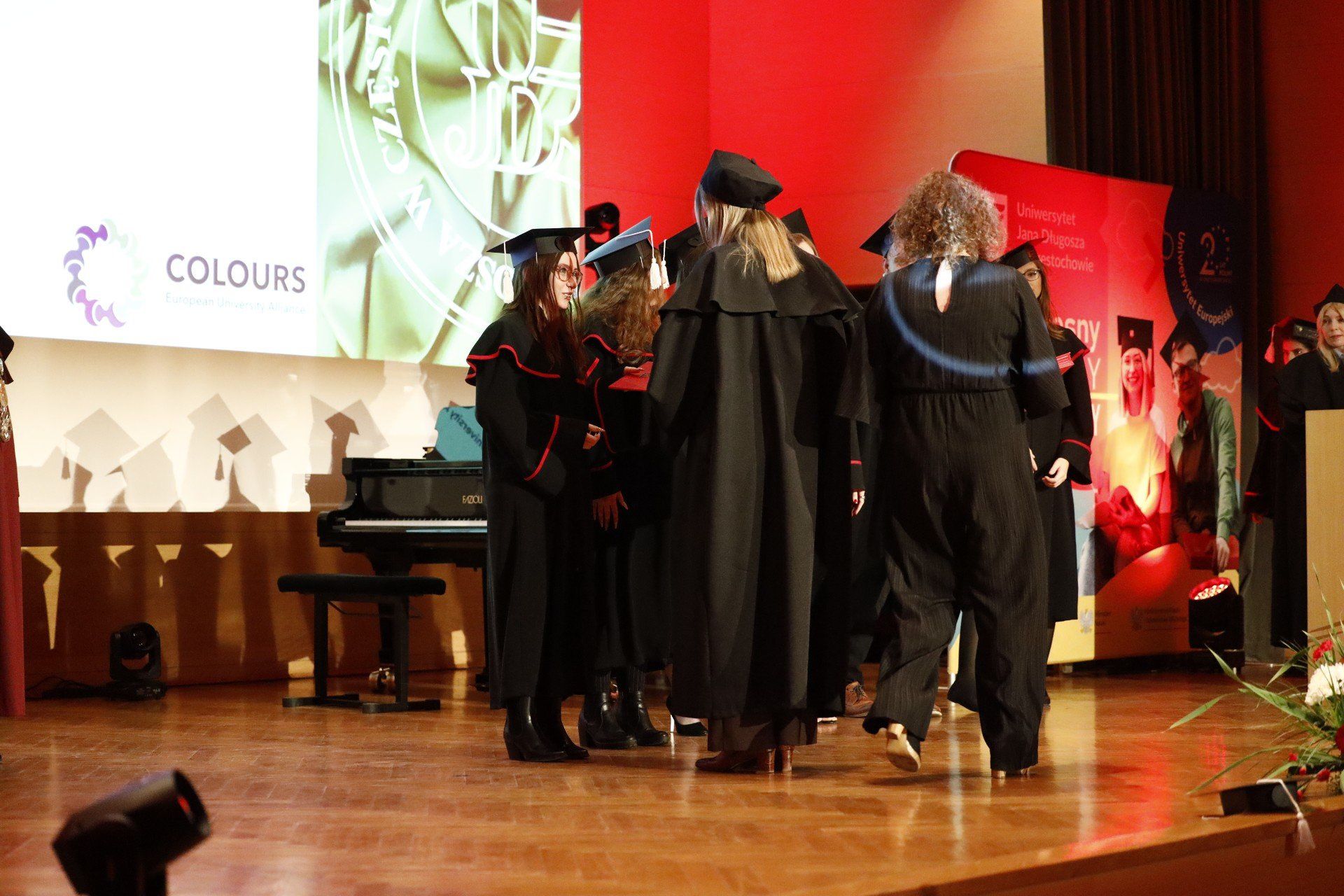 Rozdanie dyplomów absolwentom Wydziału Nauk Ścisłych, Przyrodniczych i Technicznych