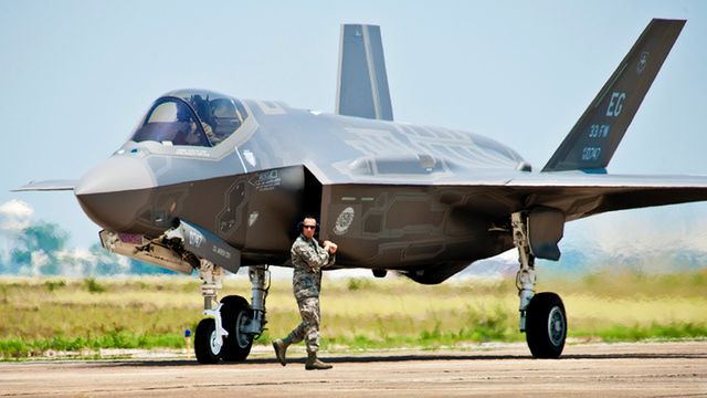 Pierwszy F-35 Lightning II gotowy do akcji! [galeria] 9