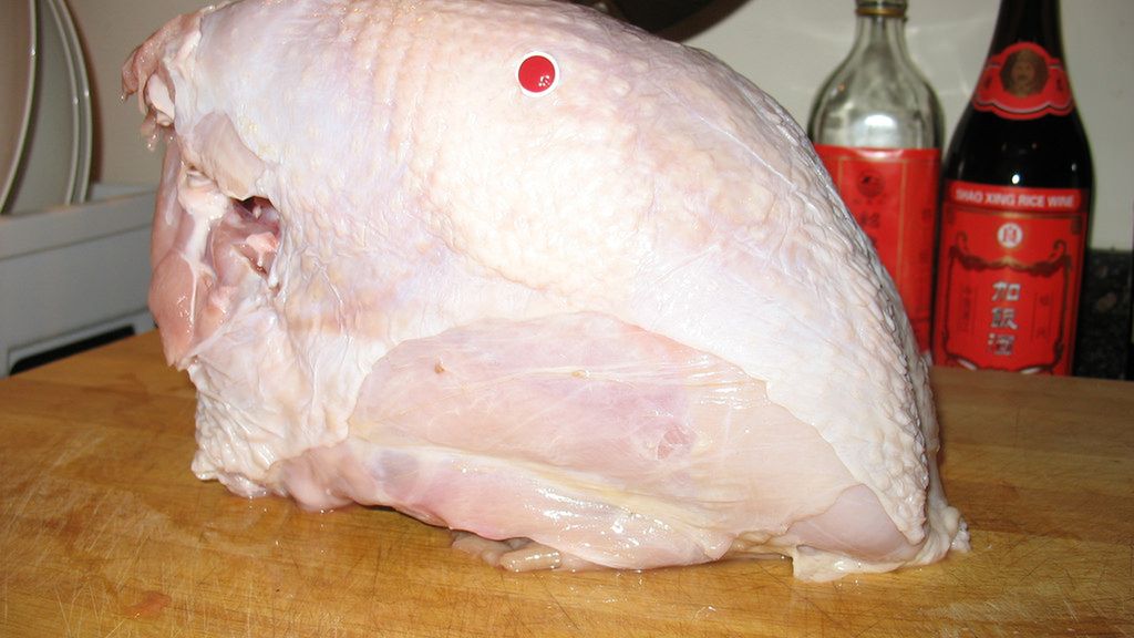 Surowa pierś z indyka