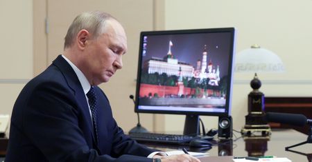 Władimir Putin pokazał komputer. Dalej korzysta z Windowsa XP