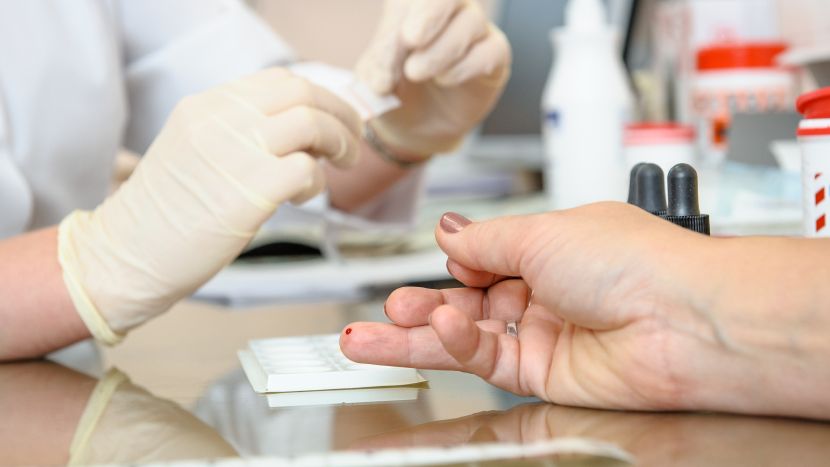 Emeryci po banalnie prostym badaniu dowiadują się, że z ich zdrowiem jest bardzo źle i trzeba się ratować kupując pakiet medyczny.