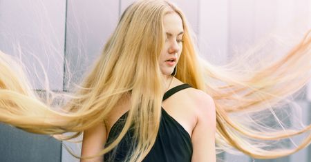 Hairshaming uprawiają przede wszystkim młodzi. Może dotknąć każdego