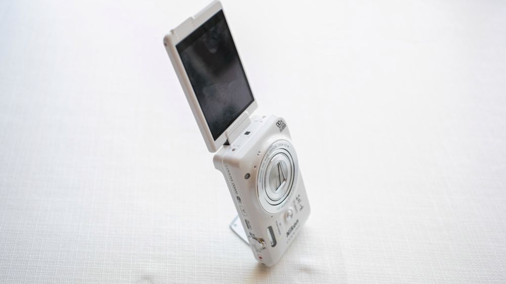 Nikon Coolpix S6900 - kompakt do zdjęć selfie [specyfikacja i pierwsze zdjęcia] 1