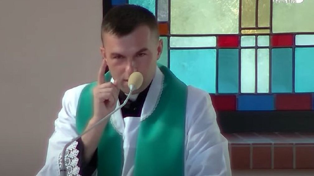 Ksiądz Sebastian Picur mówi, co zrobić z rzeczami po zmarłej osobie. 