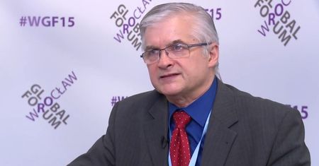 Sankcje wobec Rosji. Cimoszewicz: można przewidzieć, kiedy Putinowi skończą się pieniądze