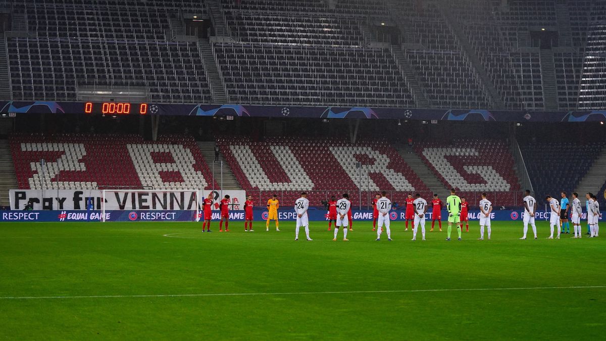 minuta ciszy przed meczem Red Bull Salzburg - Bayern Monachium