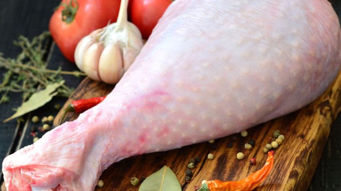 Surowe podudzie z indyka (samo mięso)