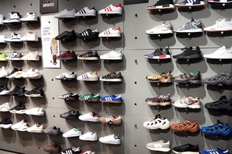 Nieznana historia twórców Adidasa i Pumy. W ich fabrykach powstawały granatniki