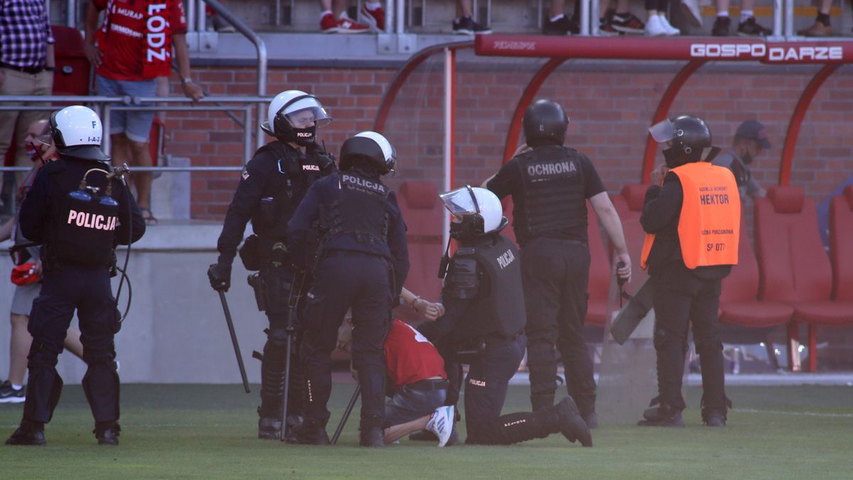 Newspix / MARIAN ZUBRZYCKI/400MM.PL / Na zdjęciu: wydarzenia na stadionie Widzewa po meczu ze Zniczem