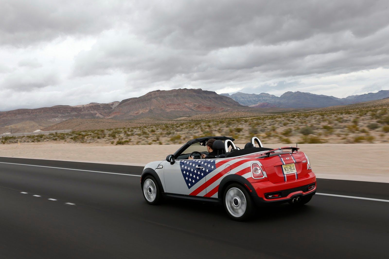 Galeria Mini jako celebracja sprzedaży półmilionowego egzemplarza w USA 272