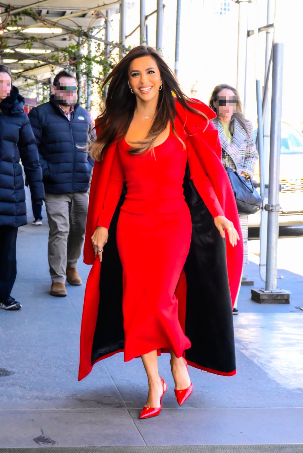 Eva Longoria świeci dekoltem w Nowym Jorku