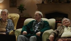 Rozmowy staruszków przed telewizorem reklamują GigaNagrywarkę w Netii (wideo)