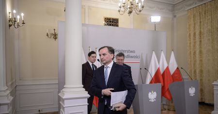 Ziobro żegna się z rządem. Nie chce oddać resortu PiS-owi