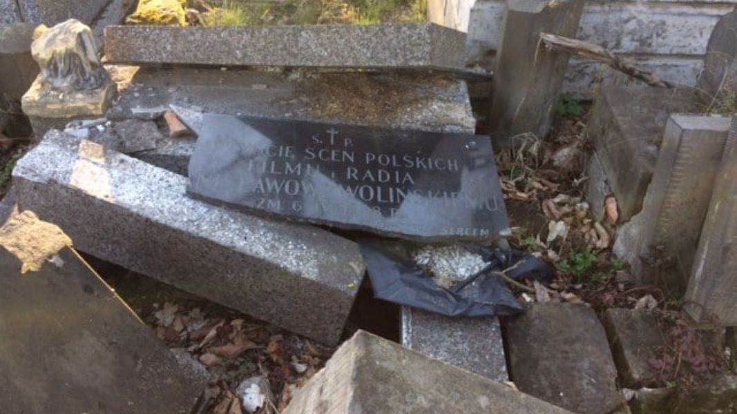 Grób aktora został doszczętnie zniszczony