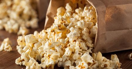 Popcorn do przygotowania w mikrofalówce o niskiej zawartości tłuszczu i sodu