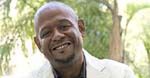 Forest Whitaker i Johnny Knoxville stoją u boku Arnolda Schwarzeneggera
