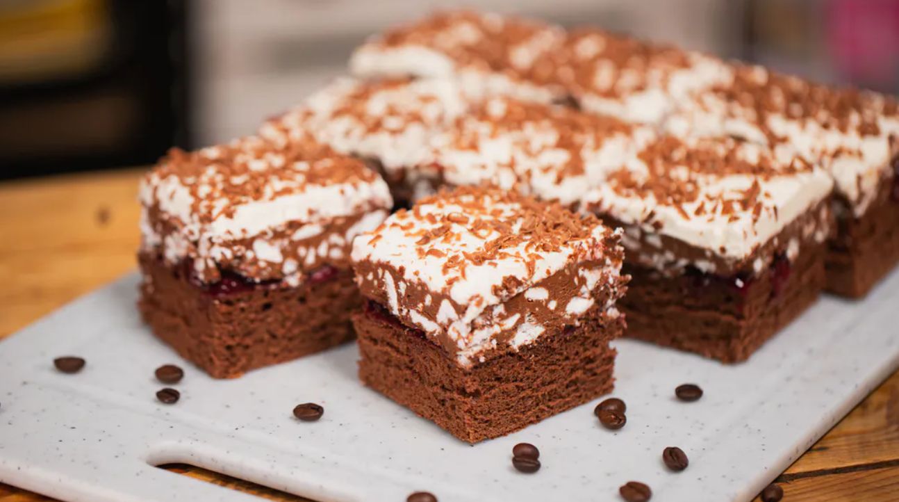 Kostka hiszpańska z wiśniami zachwyci gości