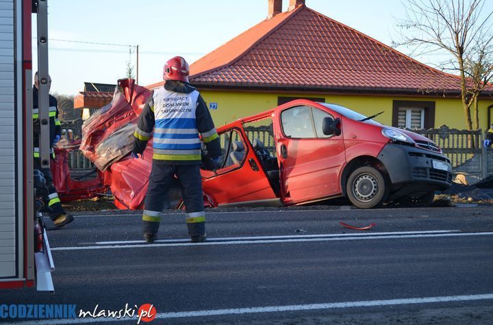 Tragiczny wypadek busa koło Pawłowa na Mazowszu. Nie żyje 5 osób
