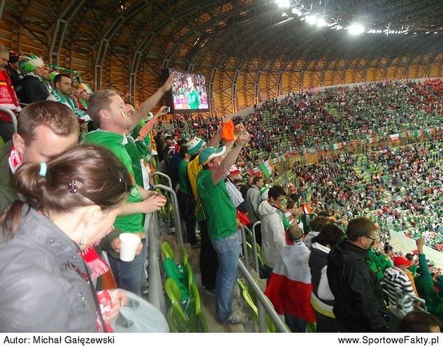 Irlandzcy kibice nawet długo po końcowym gwizdku nie przestali śpiewać. Pokazali ich "Irish Proud" (fot. Michał Gałęzewski)