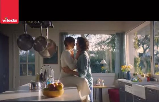 Vileda Always Clean w kampanii promuje "zmywaki doskonałe"