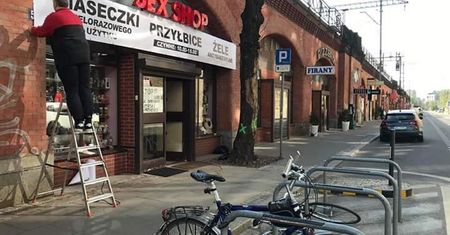 Obowiązkowe maseczki. Sklep erotyczny się przebranżowił