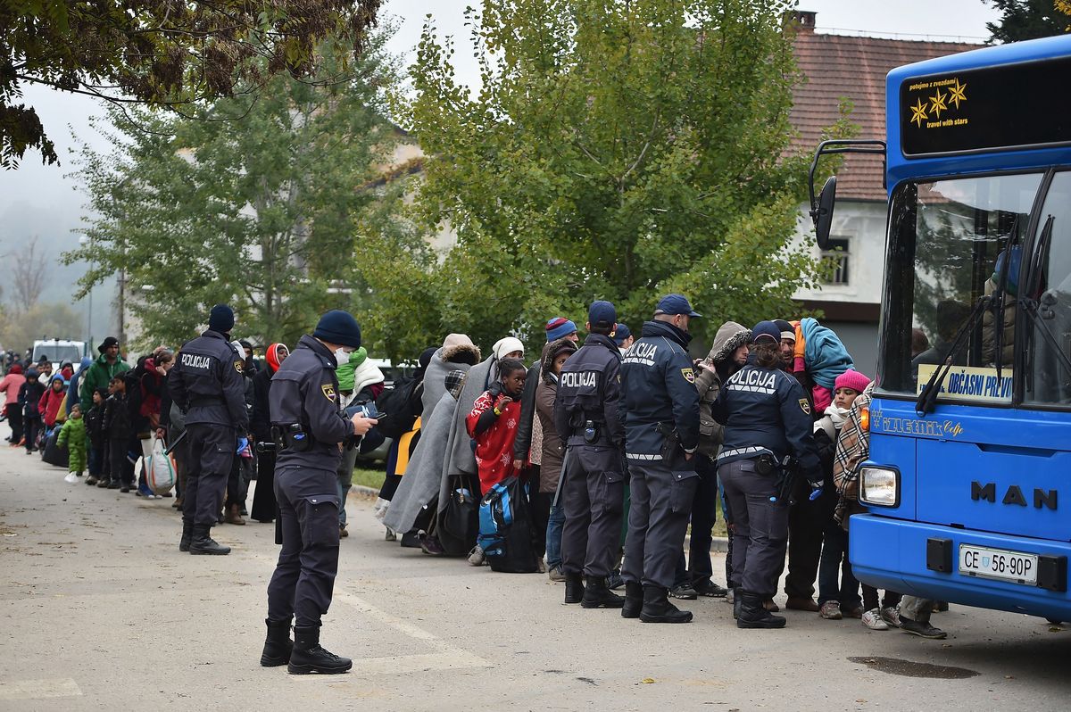 Migranci na granicy chorwacko-słoweńskiej. Zdjęcie archiwalne