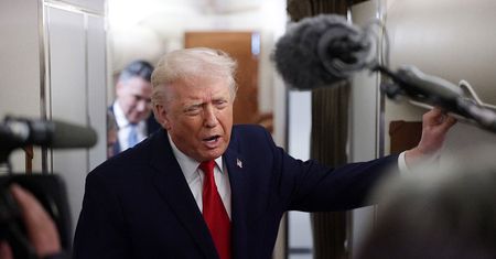 Incydent w samolocie. Rozmowa Trumpa przerwana przez drzwi do łazienki