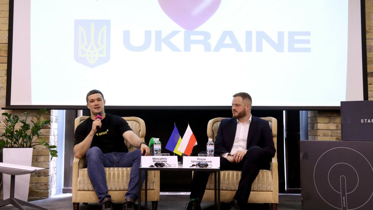 Janusz Cieszyński i Mychajło Fedorow podczas konferencji w Kijowie.