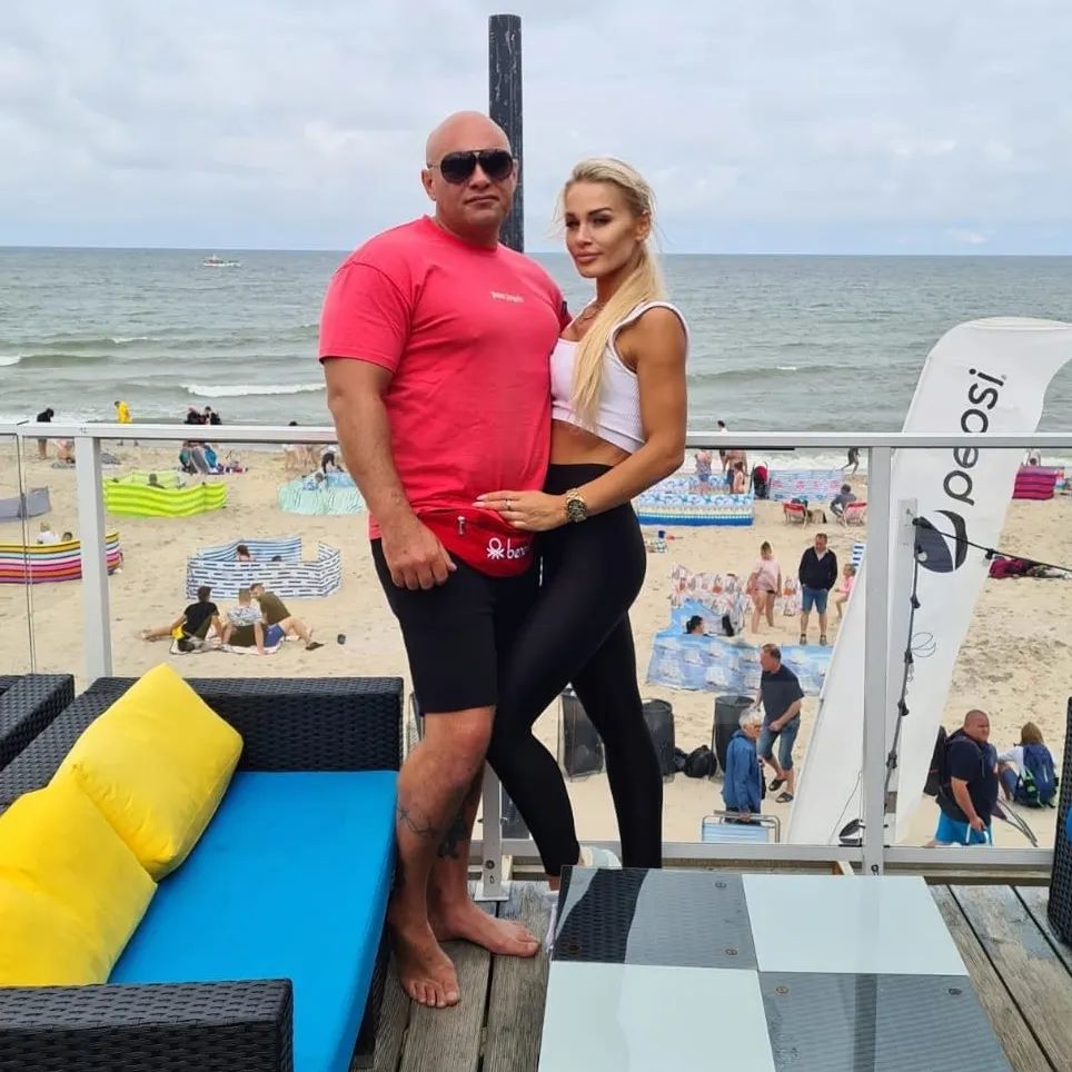 Dominik Abus z "Gogglebox" wiedzie życie u boku ukochanej żony. Internauci są nią zachwyceni